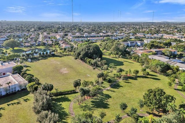 950 Hillcrest Dr 112, Hollywood, FL 33021