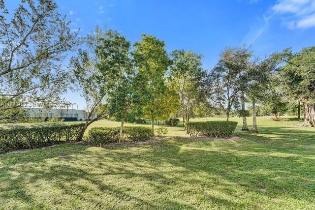 950 Hillcrest Dr 112, Hollywood, FL 33021