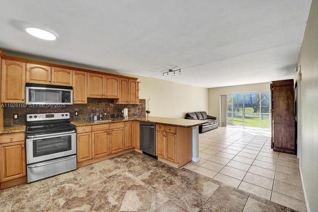 950 Hillcrest Dr 112, Hollywood, FL 33021