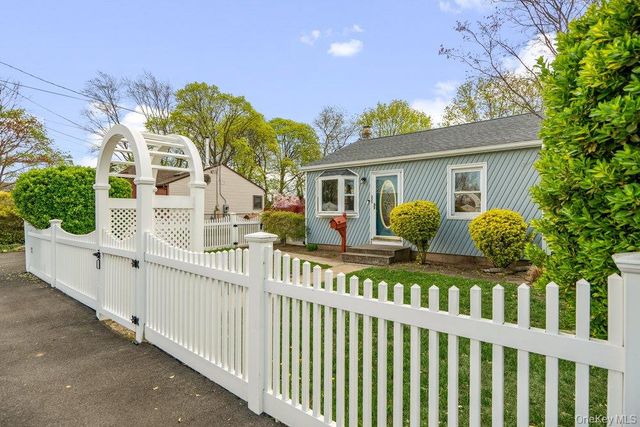 80 Cherubina Lane, North Babylon, NY 11703