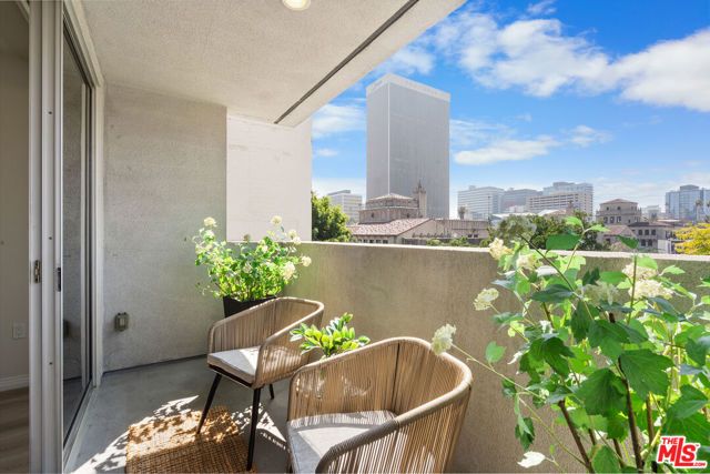 540 S Kenmore Avenue 303, Los Angeles, CA 90020