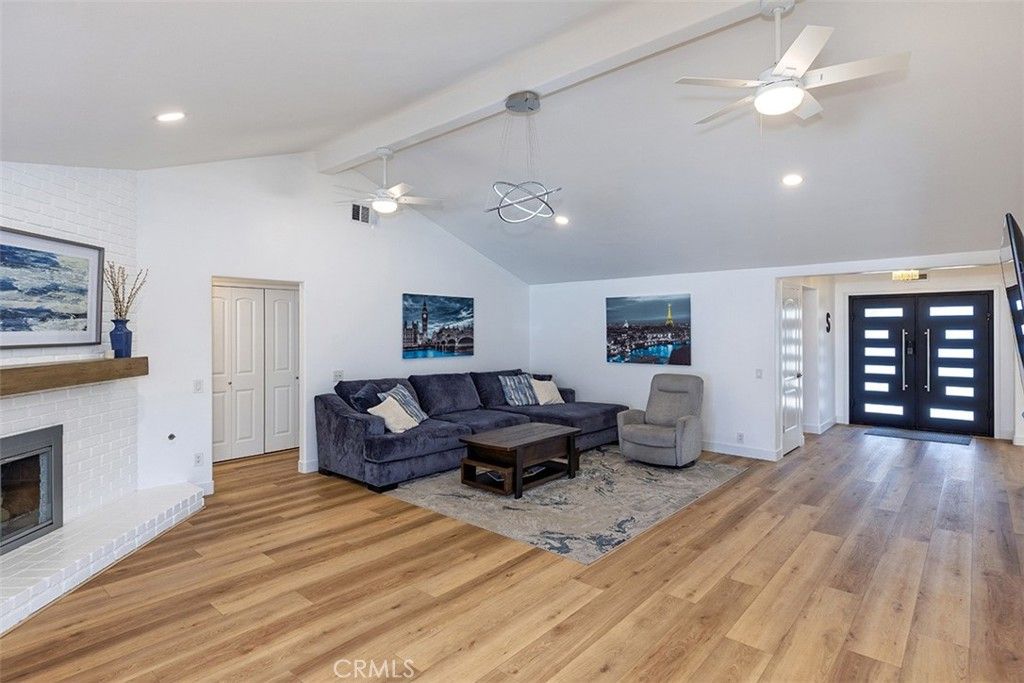 Image 3 of property listing at 16423 California Avenue, Bellflower, CA 90706