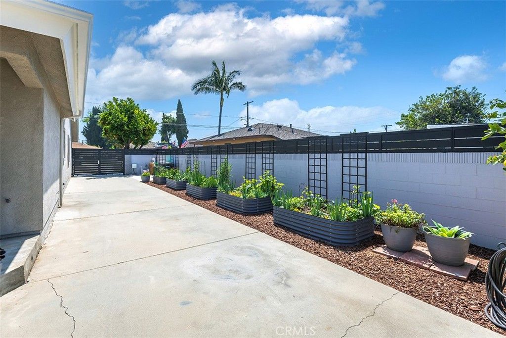Image 36 of property listing at 16423 California Avenue, Bellflower, CA 90706