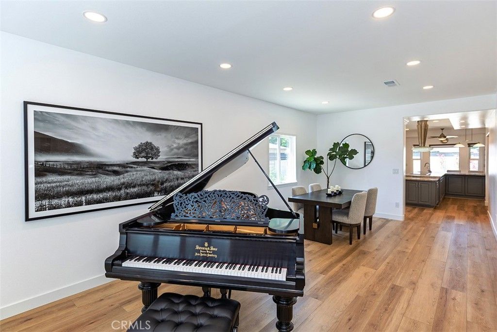 Image 4 of property listing at 16423 California Avenue, Bellflower, CA 90706