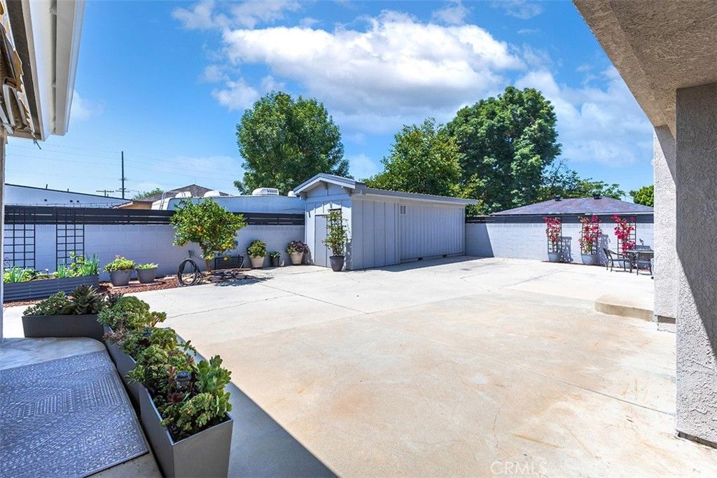 Image 40 of property listing at 16423 California Avenue, Bellflower, CA 90706