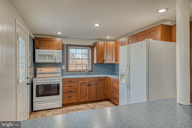 4705 PARK LN, Aston, PA 19014