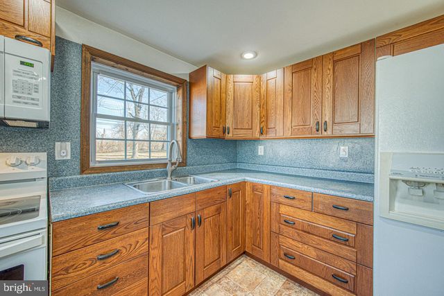 4705 PARK LN, Aston, PA 19014