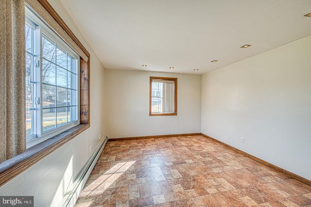 4705 PARK LN, Aston, PA 19014