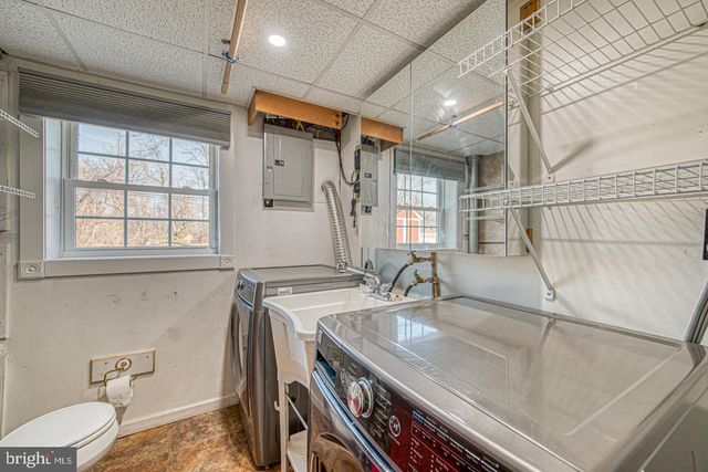 4705 PARK LN, Aston, PA 19014