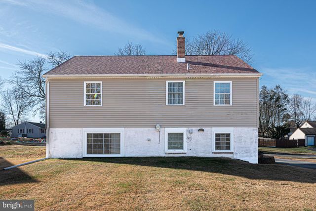 4705 PARK LN, Aston, PA 19014