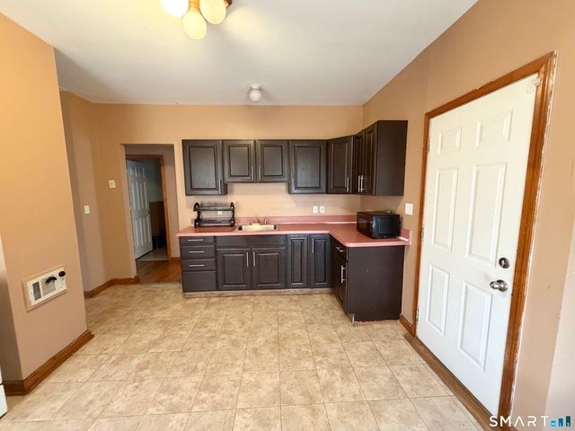 1662 Fairfield Avenue 2nd fl, Bridgeport, CT 06605