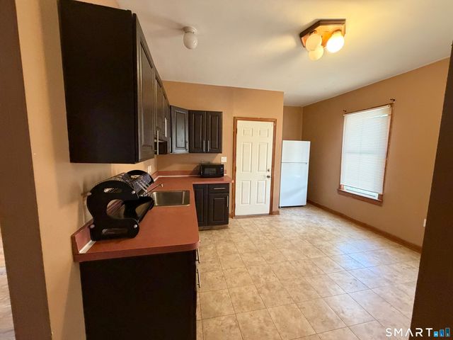 1662 Fairfield Avenue 2nd fl, Bridgeport, CT 06605