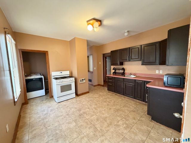 1662 Fairfield Avenue 2nd fl, Bridgeport, CT 06605