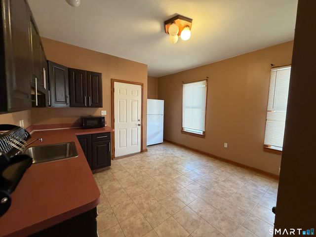 1662 Fairfield Avenue 2nd fl, Bridgeport, CT 06605