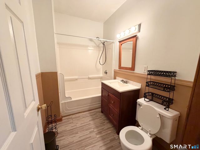 1662 Fairfield Avenue 2nd fl, Bridgeport, CT 06605