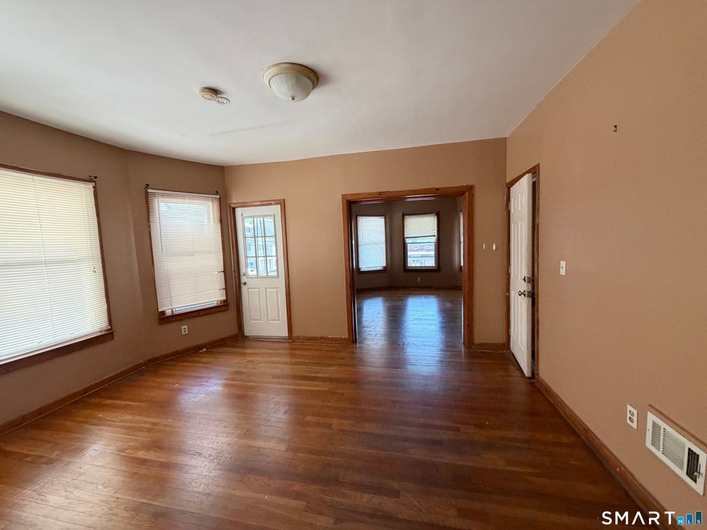 1662 Fairfield Avenue 2nd fl, Bridgeport, CT 06605