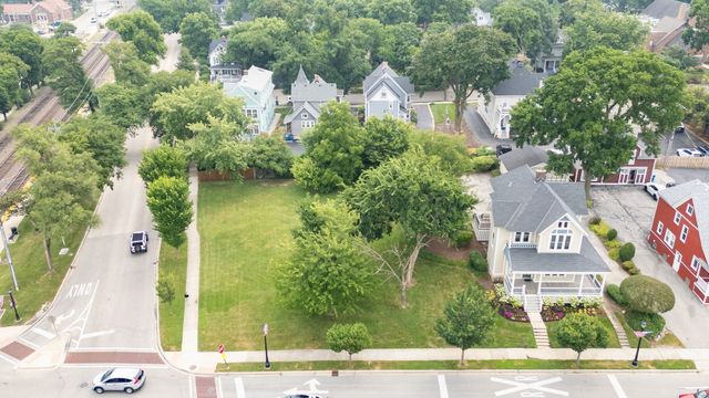29 S Garfield Avenue, Hinsdale, IL 60521