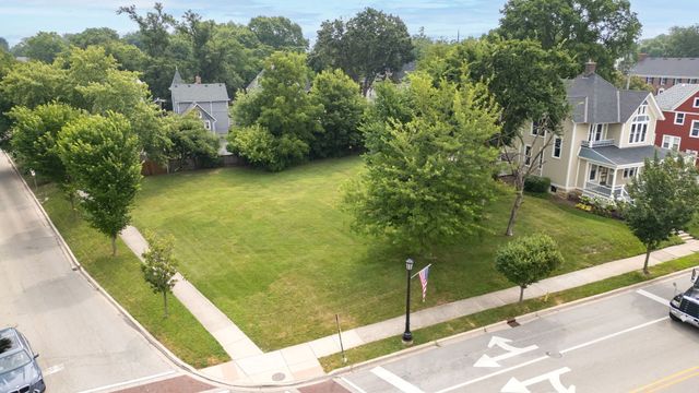 29 S Garfield Avenue, Hinsdale, IL 60521