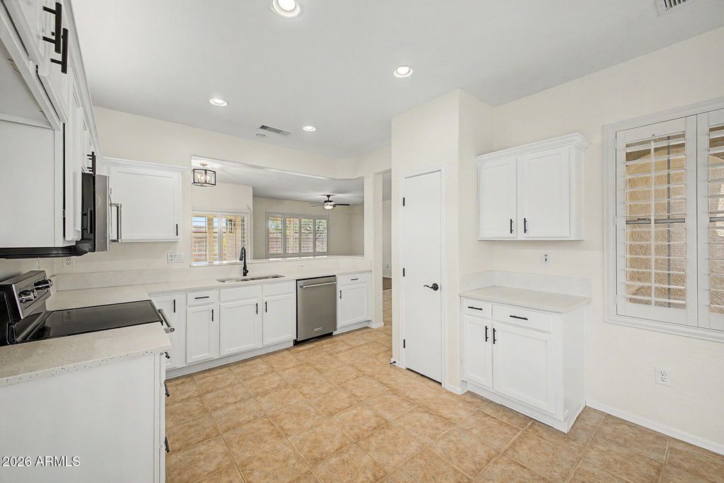 15063 W HOME RUN Drive, Surprise, AZ 85374 — photo 4