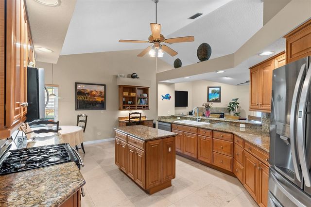 4731 COCONUT PALM CIRCLE NE, St Petersburg, FL 33703