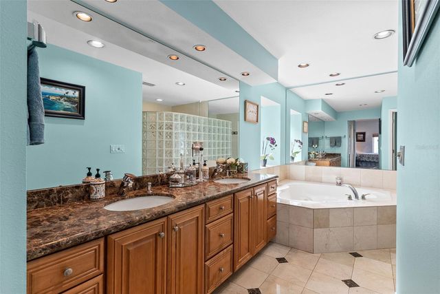 4731 COCONUT PALM CIRCLE NE, St Petersburg, FL 33703