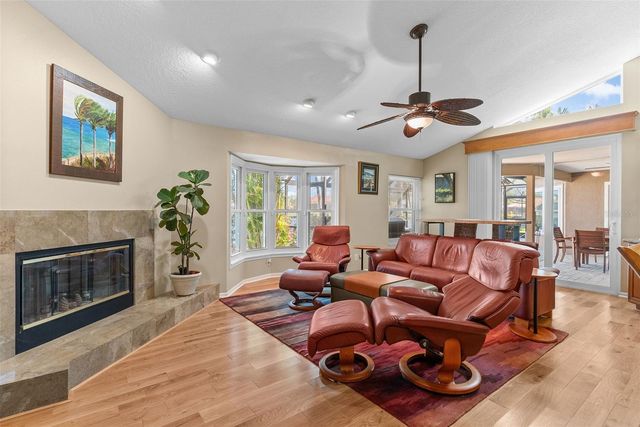 4731 COCONUT PALM CIRCLE NE, St Petersburg, FL 33703