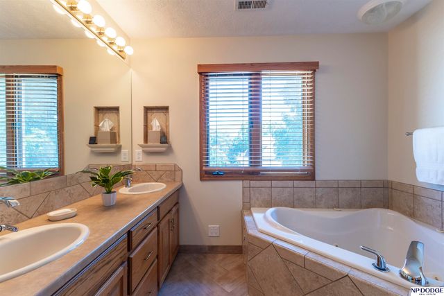 3506 N 124th Avenue, Omaha, NE 68164