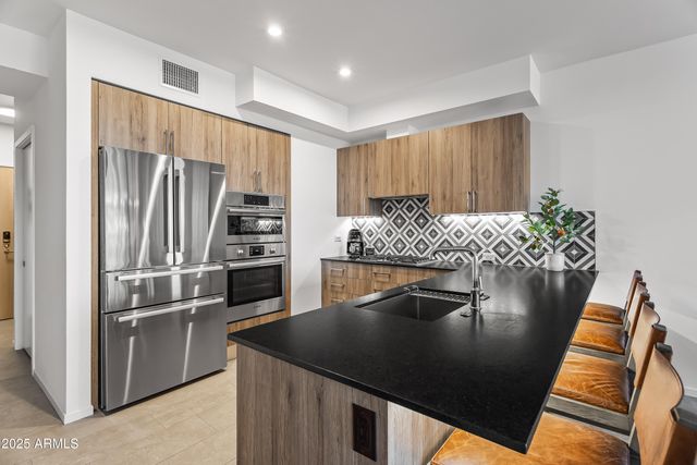 7180 E KIERLAND Boulevard 811, Scottsdale, AZ 85254