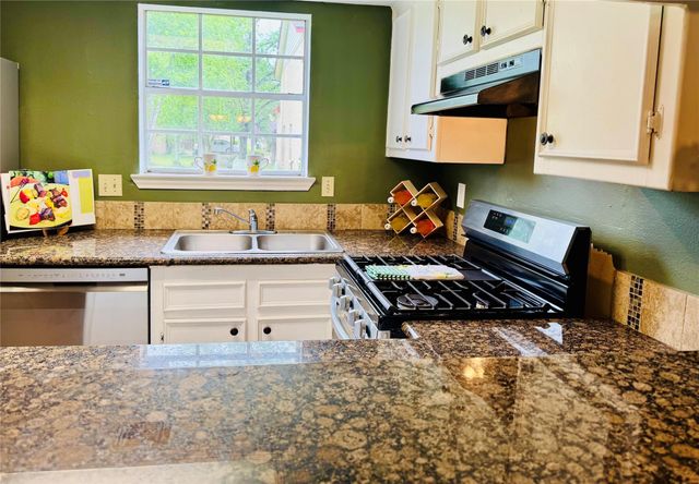 2035 Country Village Boulevard B, Humble, TX 77338