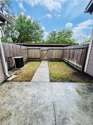 2035 Country Village Boulevard B, Humble, TX 77338