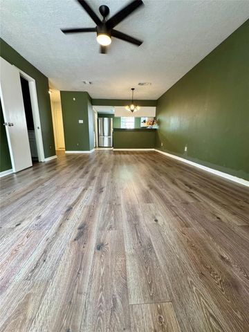 2035 Country Village Boulevard B, Humble, TX 77338