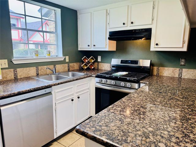 2035 Country Village Boulevard B, Humble, TX 77338