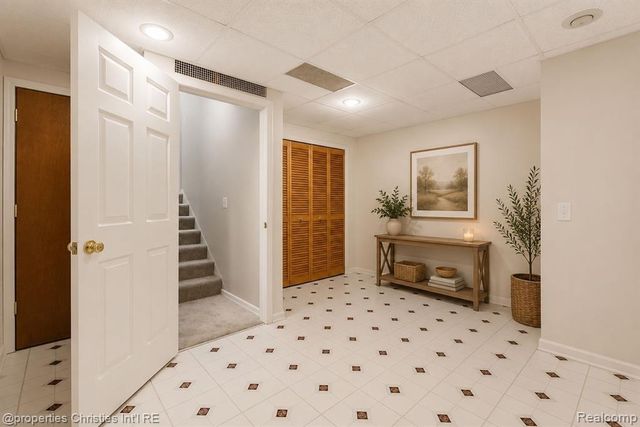 16854 Farmington Road, Livonia, MI 48154