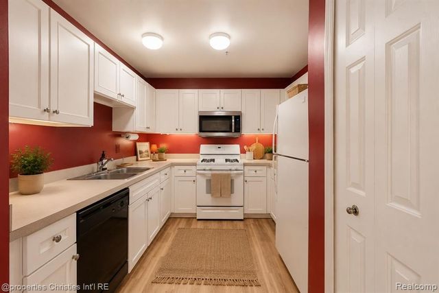 16854 Farmington Road, Livonia, MI 48154
