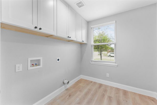 1300 Anna Lea Lane, Burleson, TX 76028