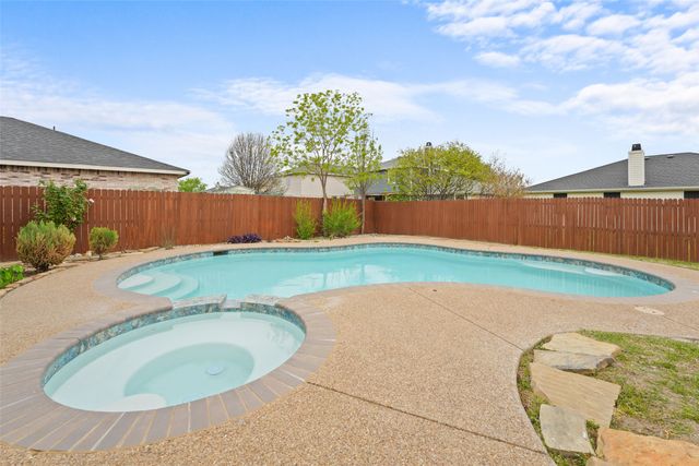 1300 Anna Lea Lane, Burleson, TX 76028