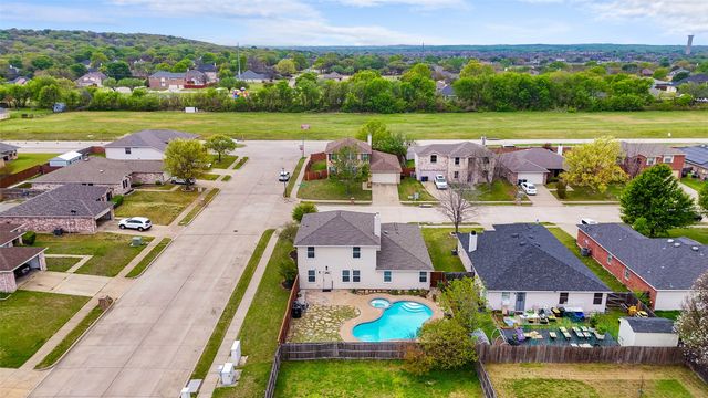 1300 Anna Lea Lane, Burleson, TX 76028