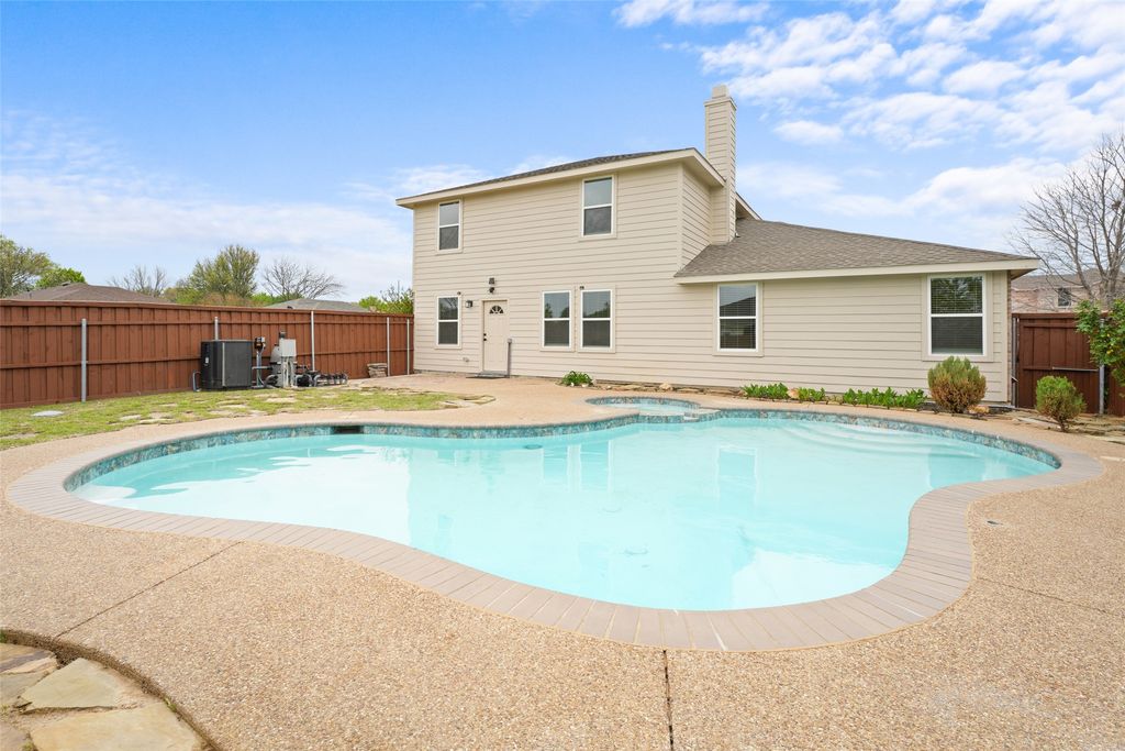 1300 Anna Lea Lane, Burleson, TX 76028