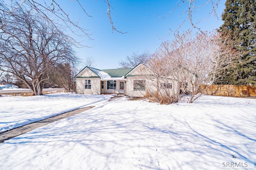 Image 16 of property listing at 10525 N 44th E, Ucon, ID 83454