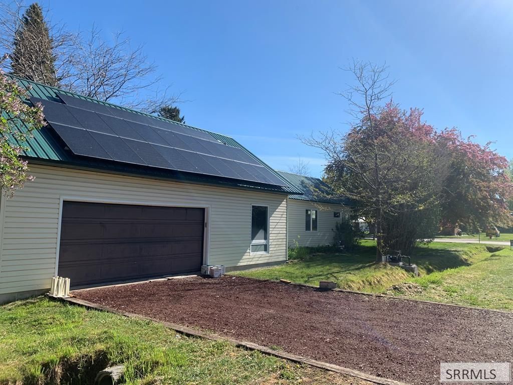 Image 17 of property listing at 10525 N 44th E, Ucon, ID 83454