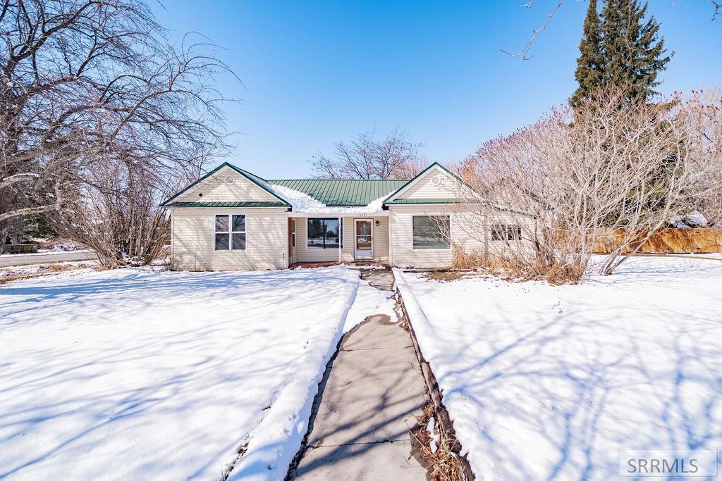 Image 3 of property listing at 10525 N 44th E, Ucon, ID 83454