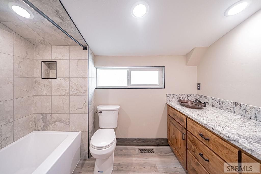 Image 44 of property listing at 10525 N 44th E, Ucon, ID 83454