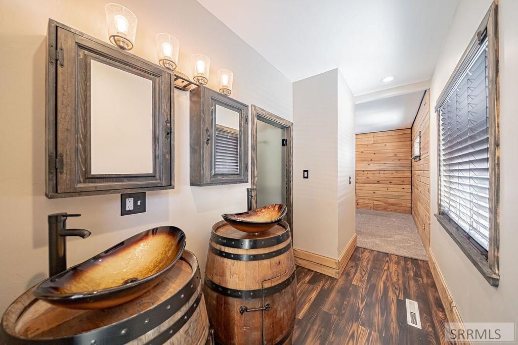 Image 56 of property listing at 10525 N 44th E, Ucon, ID 83454