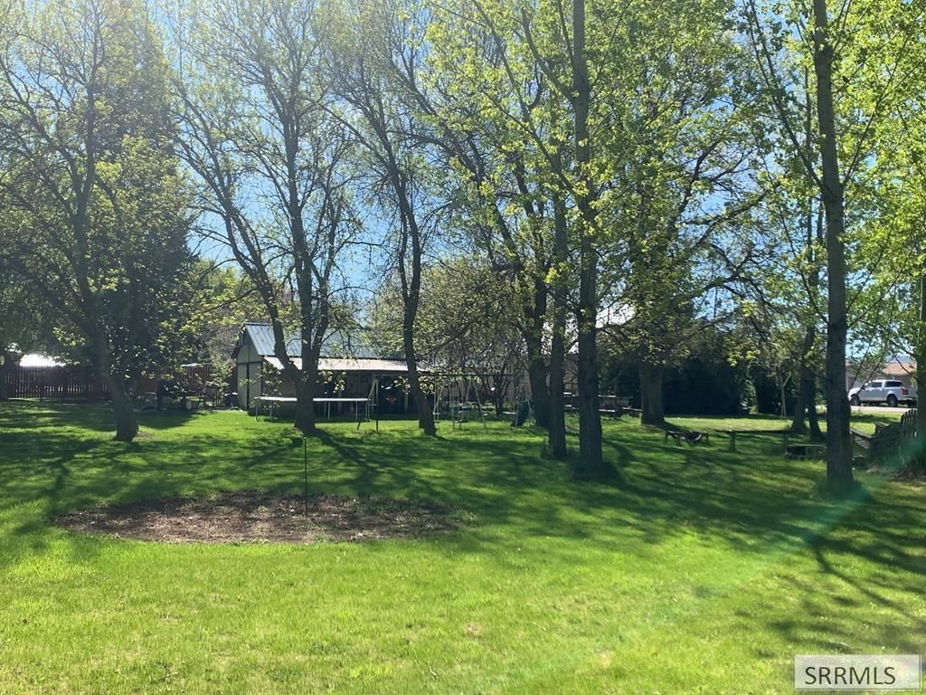 Image 8 of property listing at 10525 N 44th E, Ucon, ID 83454