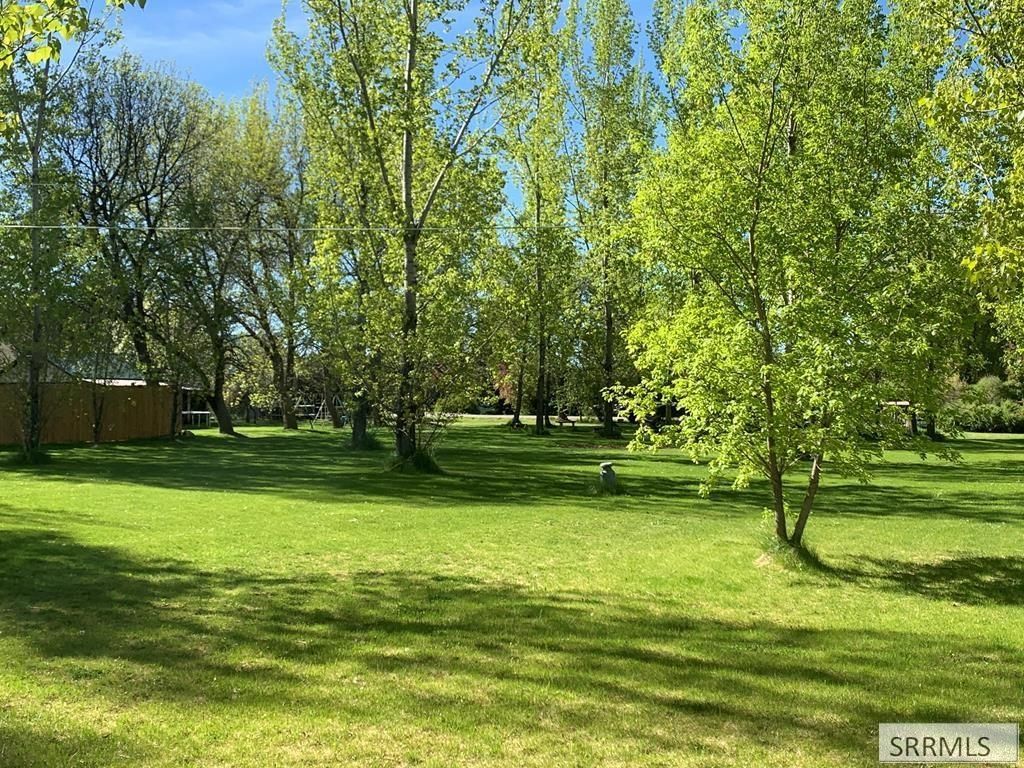Image 9 of property listing at 10525 N 44th E, Ucon, ID 83454
