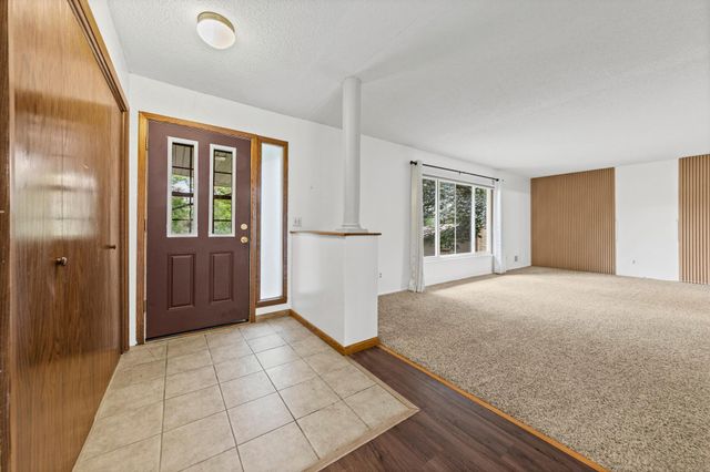 12916 1st Avenue S, Burnsville, MN 55337