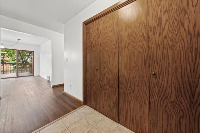 12916 1st Avenue S, Burnsville, MN 55337