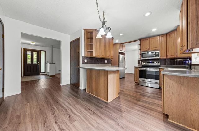 12916 1st Avenue S, Burnsville, MN 55337