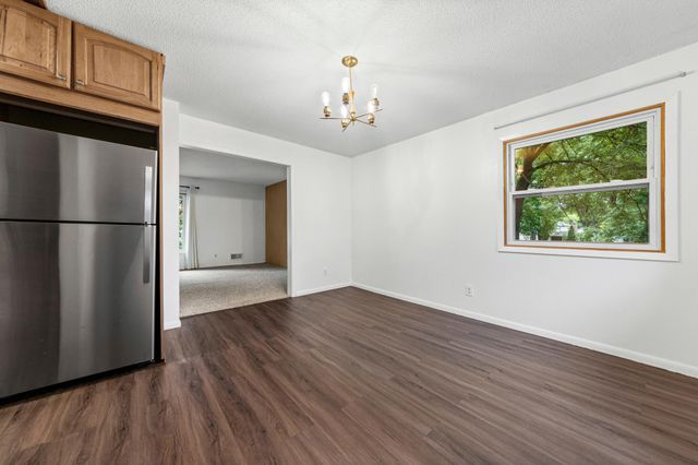 12916 1st Avenue S, Burnsville, MN 55337