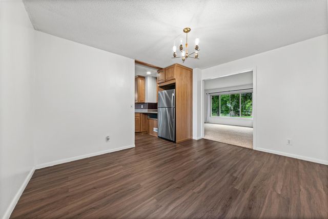 12916 1st Avenue S, Burnsville, MN 55337